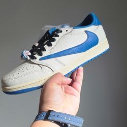 Jordan 1 Retro Low OG SP
Fragment x Travis Scott Sail Military Blue