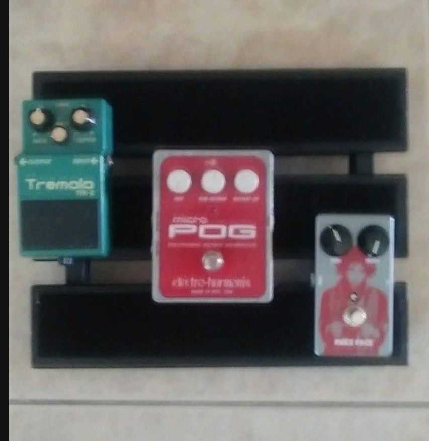 small Wood pedalboard for effects pedals - earthquaker JHS Boss ehx mxr strymon wampler tc electronic - Pedals not included - Demo ONLY