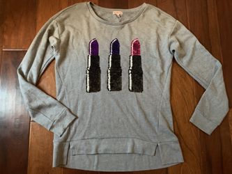 Ladies large light grey with sequence lipstick