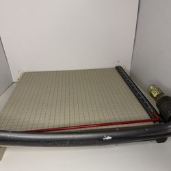 Heavy duty paper cutter