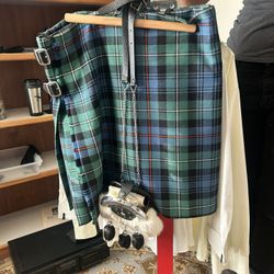 Traditional Scottish kilt with sporran, Men’s lace-up collared shirt and belt
