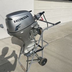 Silver Honda BF20D 4-stroke Outboard Motor With Stand And 3gal Fuel Tank