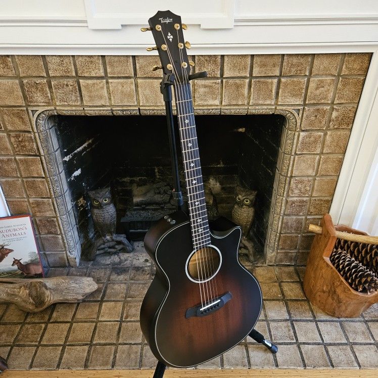REDUCED: 2021 Taylor 324ce Builder's Edition In 