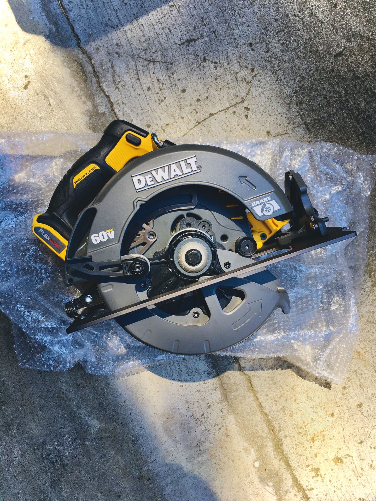 New DeWalt FLEXVOLT Second Generation 7-1/4” Circular Saw (Tool Only)