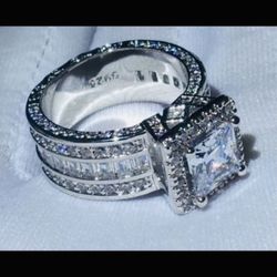 Brand New stunning Princess  Cut White Sapphire Proposal Wedding BridalBand 