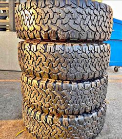 285/70/17Bfgoodrich Selling a set of 4 tires in excellent condition 🫡