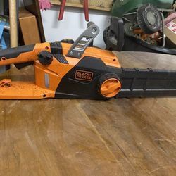 Black and Decker Electric Chain Saw 