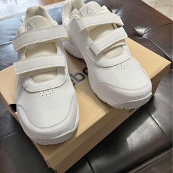 Reebok Size 10. Brand New. 