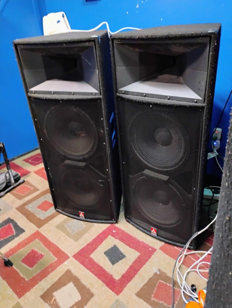 Set of Peavey TLS 4 Stage Speakers