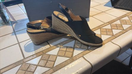 Sandals size 8