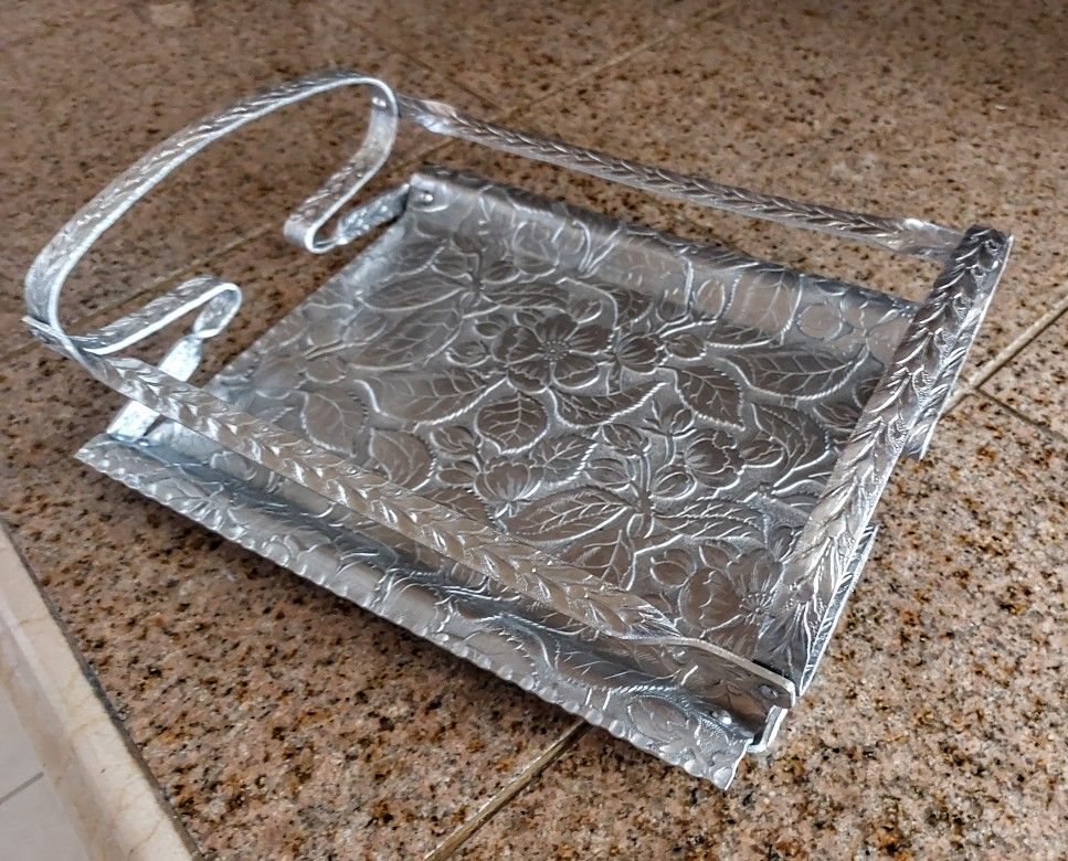 Embossed Lightweight Decorative Metal Tray ~ Vintage Keystoneware Paisley Aluminum Serving Tray