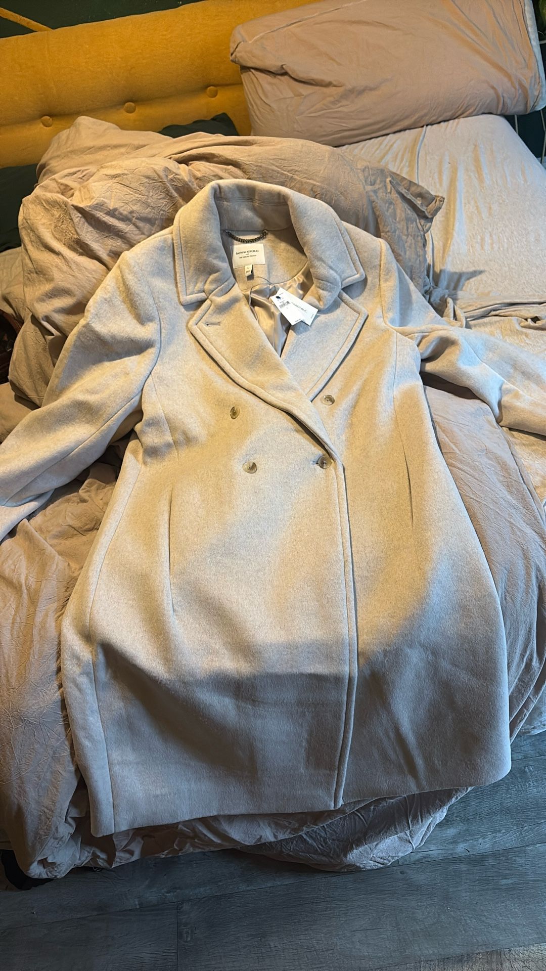 Women’s Banana Republic Trench Coat Large