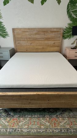 Queen memory Foam + Pillow Top Mattress // Sleeps Incredible