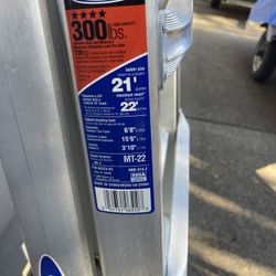 Werner MT22 Folding Heavy Duty Ladder.   