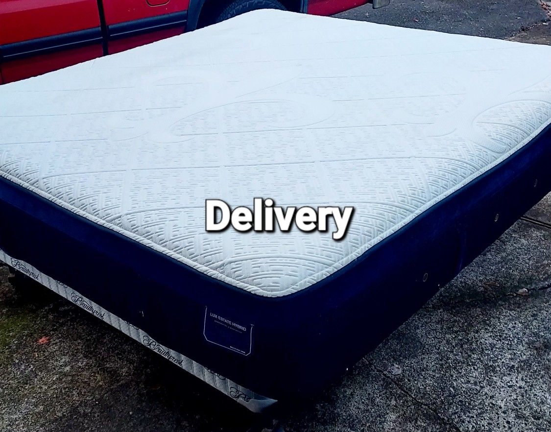 King Mattress Stearns And Foster Excellent Condition 