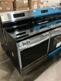 Frigidaire FCRE3083AS Electric Range (Open Box / Scratch & Dent)