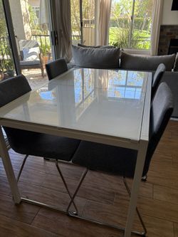 Dining Table Set (like new!)