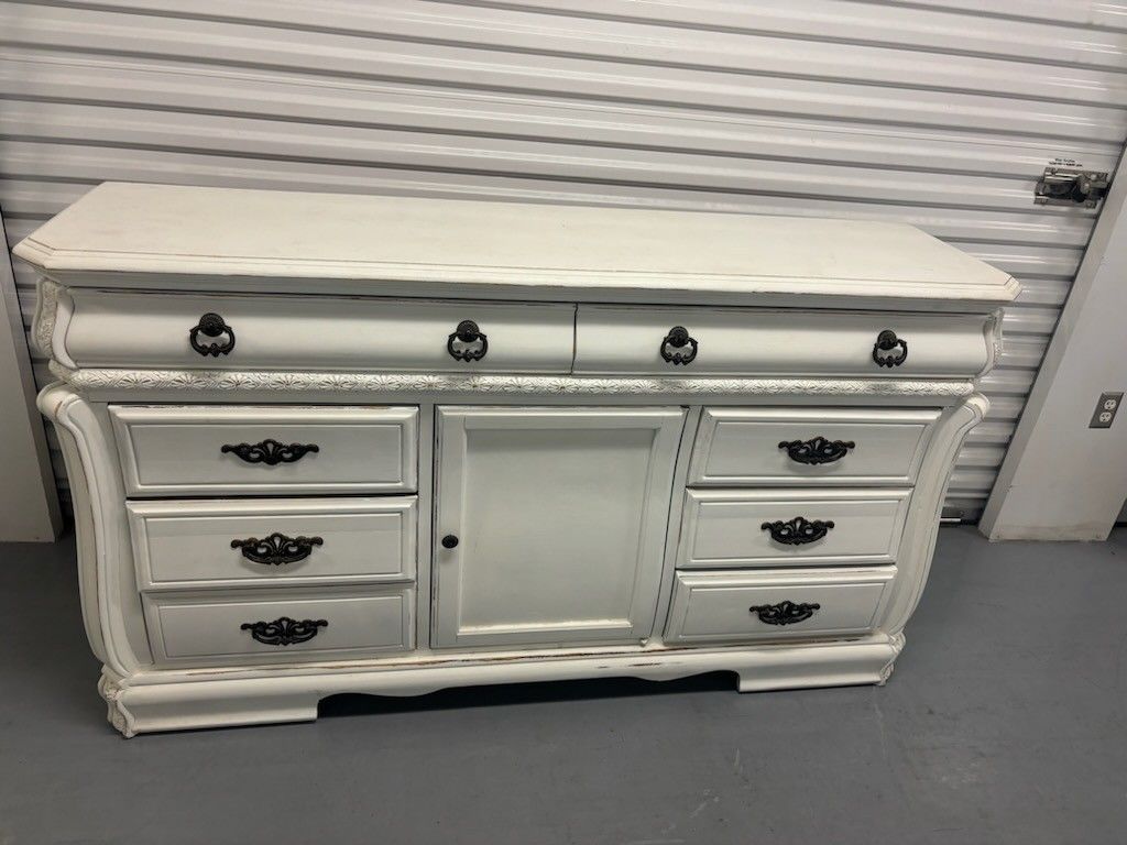Dresser And Armor 