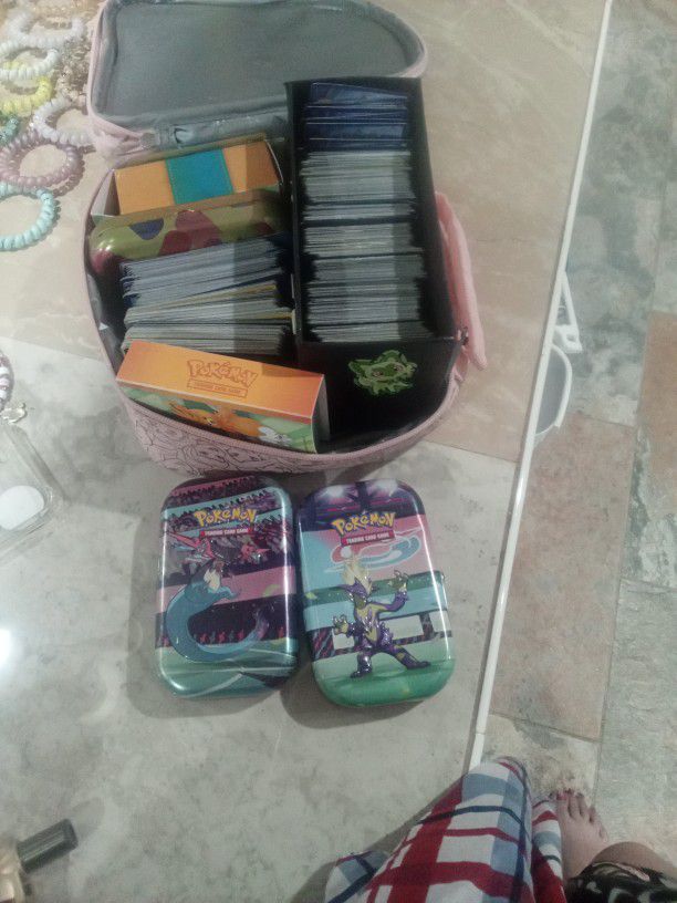 Pokemon Card Collection Around 800 Cards Most Shiney 2 Picachus 