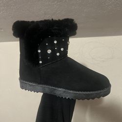 New Ladies Boots  8.5 $30. 