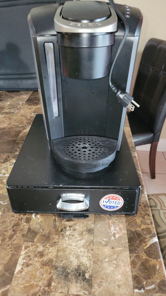 Keurig with Kcup Holder