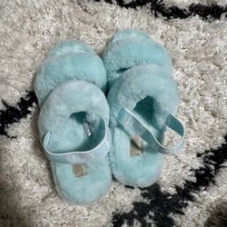 UGG SLIPPERS