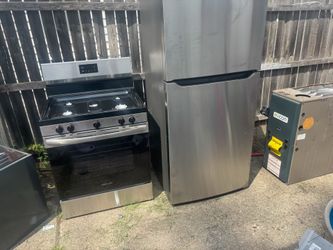 Brand new fridge an stove