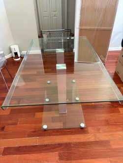 Glass dining table 59”L-35W-31T, Mesa de comedor de cristal 58”L-35”A-31”Altura,$150.00usd