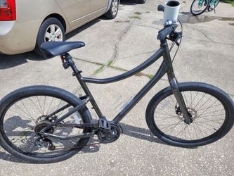 Like New Momentum Vida Disc Brakes Large Frame 7 speed Comfort Cruiser Bike Bicycle ready to ride with Lights, Cup Holder and bell - $160 FIRM