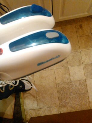 2 handheld Steamers