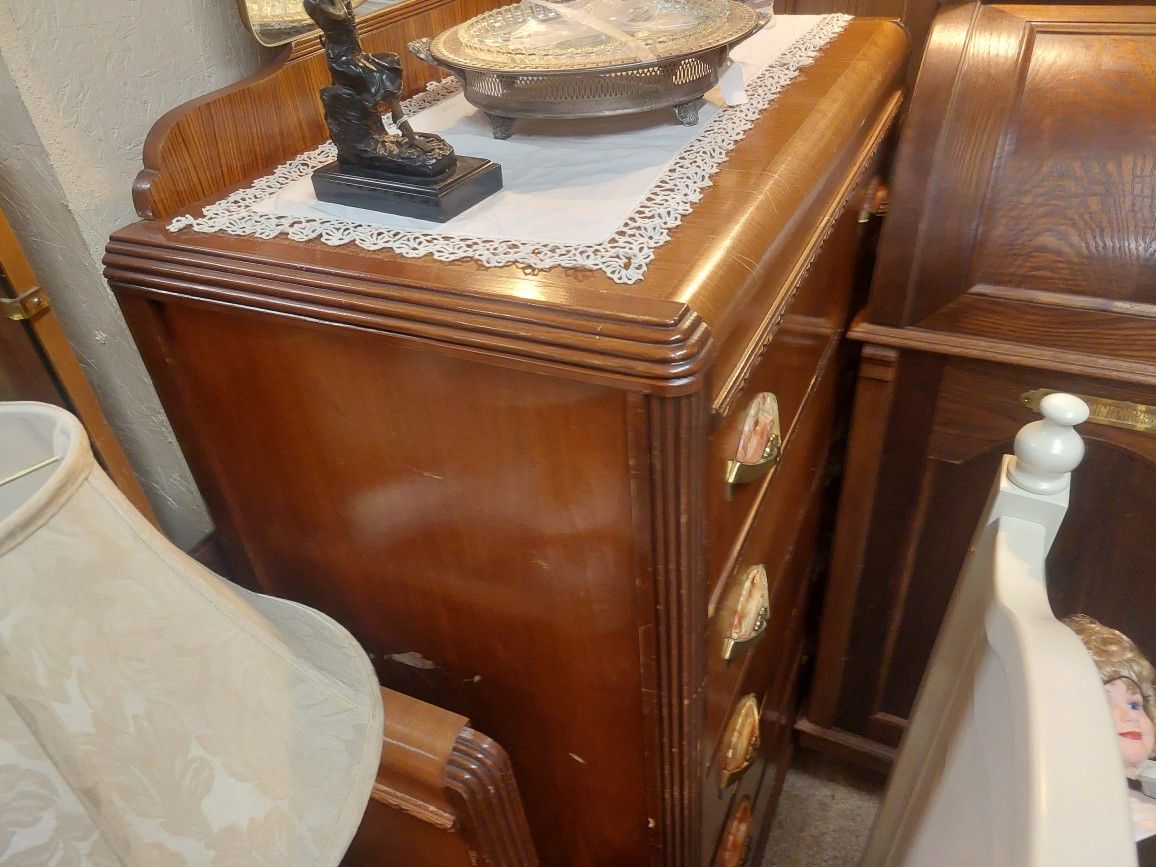 Waterfall Bed Set. Complete Bake Light Handles Sculpture Mirror. High Boyand Vanity. Rails