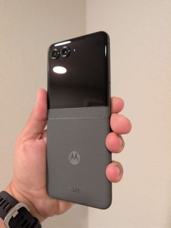 Motorola Razr 2024 - 256GB - Unlocked - Excellent Condition