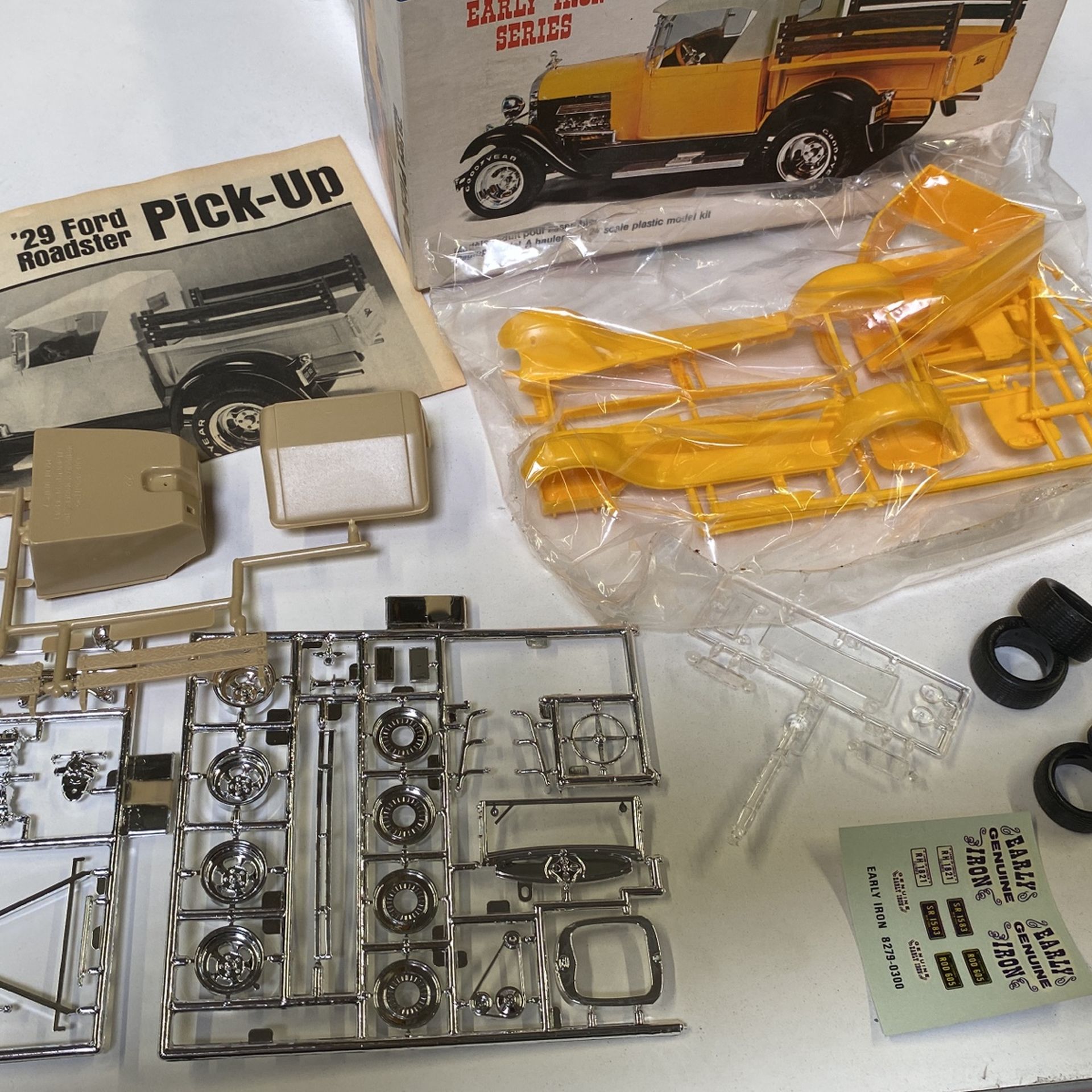Lindberg, 34 Ford Pickup , Monogram 29 Ford Roadster Pickup for