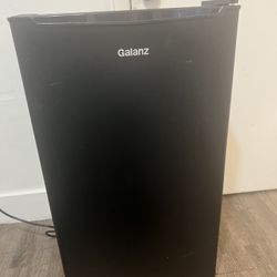 Mini Fridge “Galanz”