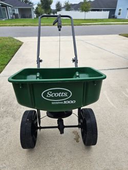 Scotts SpeedyGreen 1000 Lawn Fertilizer & Seed Spreader