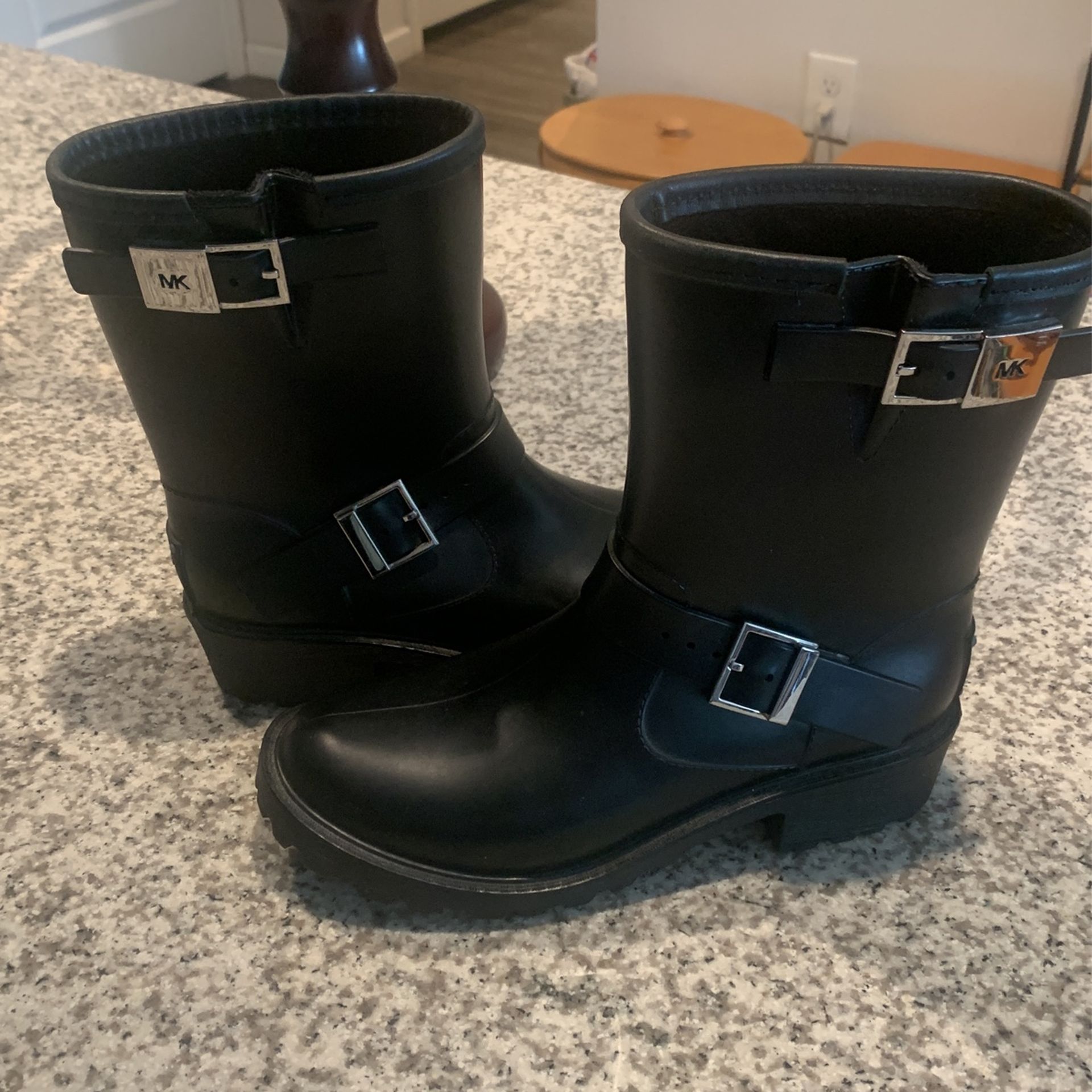 MK Rain Boots for Sale in Grove City, OH - OfferUp