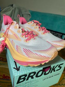 Brooks Women's Ghost Trail running shoes! Brand New! Size 7 Women