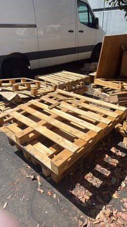 Free Pallets and cardboard