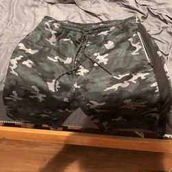 Burnside Camouflage Shorts XL
