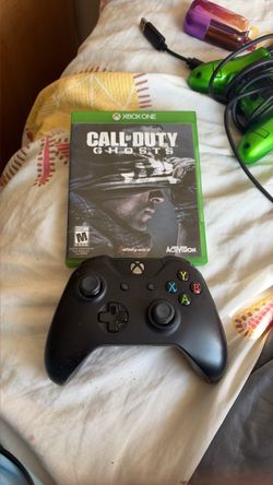 Call of duty disc & Xbox one controller