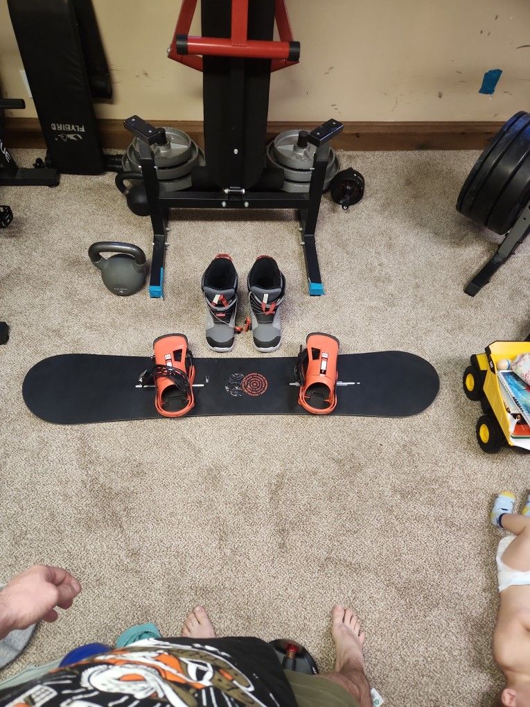 Men's Burton Ripcord 159 Flat Top Snowboard With 9 1/2 Moto BOA Boots And FS Bindings