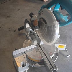 Makita 18v 2000rpm LS711D Blade Size 7-1/2" 