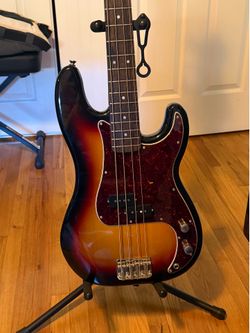 Squier Bass/Amp/Case combo