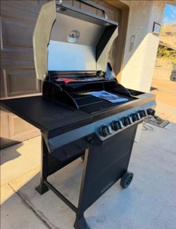 NEW ASSAMBLED FROM THE BOX PROPANE GAS BBQ GRILL