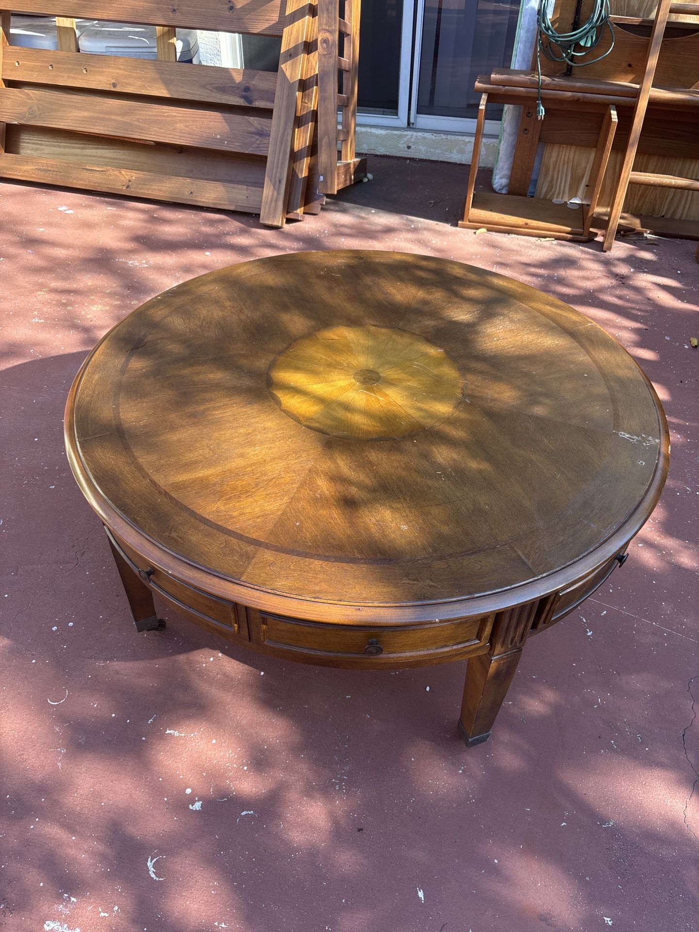 Vintage Round Wood Coffee Table – Elegant & Sturdy 