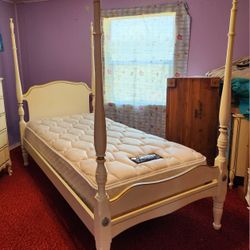 Dixie Furniture Twin Canopy Bed Set