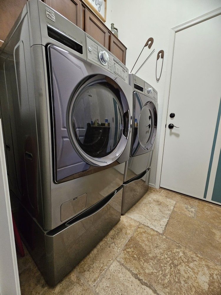 Kenmore Elite Washer/Dryer with Pedestals