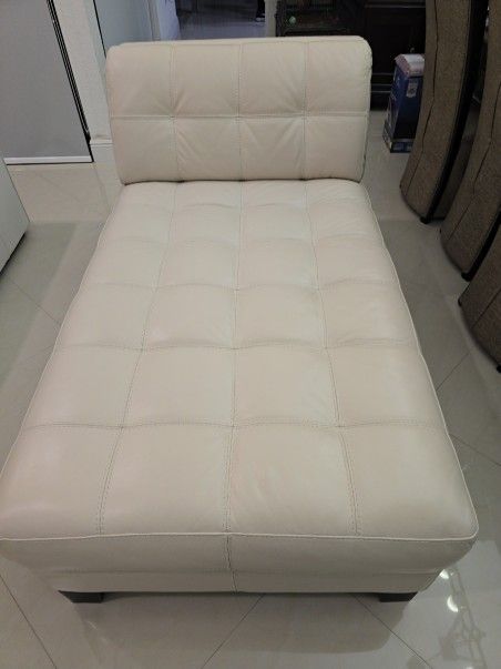 Leather Chaise Lounge/Sofa