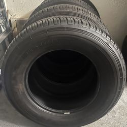 265/65/18  Dunlop Grandtrek tires