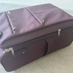 Large Travel Suitcase – Spacious, Wheels, TSA Lock – $25 (Pickup Today UCSD/UTC) 